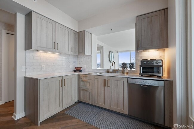 Building Photo - 401 Harrison St