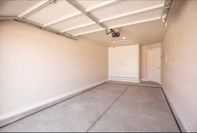 Building Photo - 14409 Avenue X