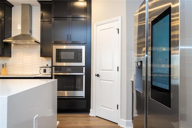 Building Photo - 5090 Shady Pnes Dr