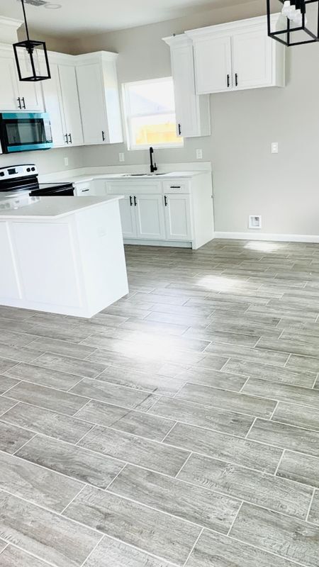 Building Photo - 701 N Onyx Ave