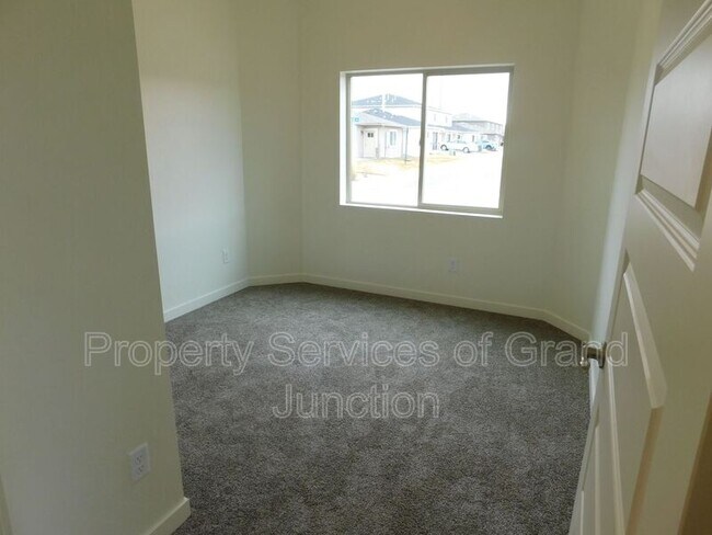 Building Photo - 658 Brookwillow Loop