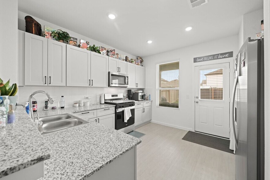 Building Photo - 26235 Arrowleaf Dr