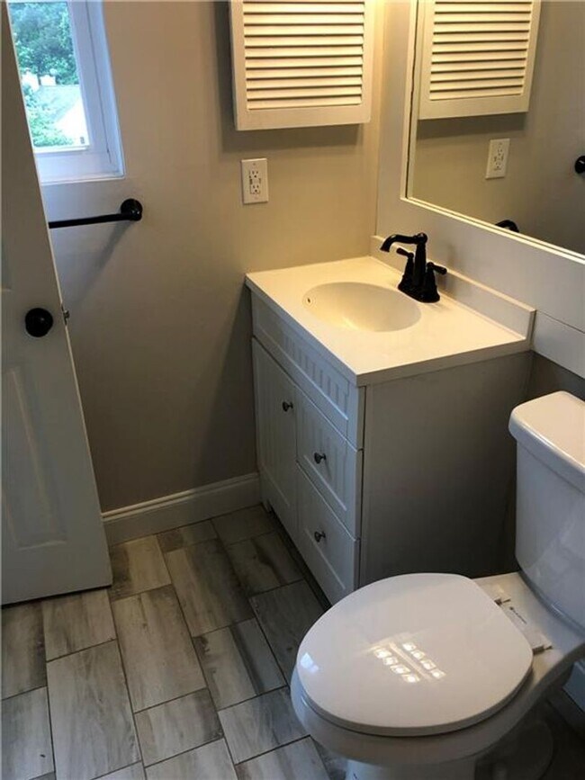 Building Photo - 2 Bed/2.5 Bath townhome - great Doraville ...