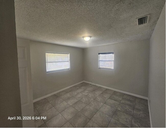 Building Photo - Beautiful and cozy 2/1 apartment available now!