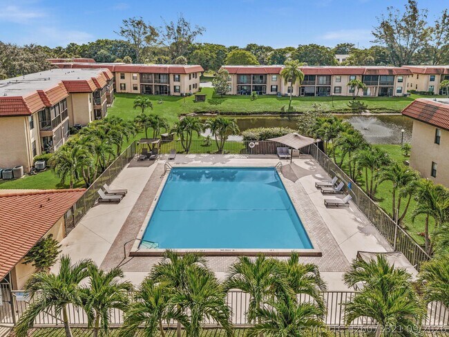 Building Photo - 21904 Lake Forest Cir