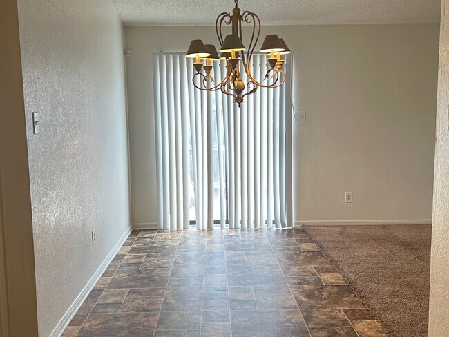 Building Photo - 402 Alpine St