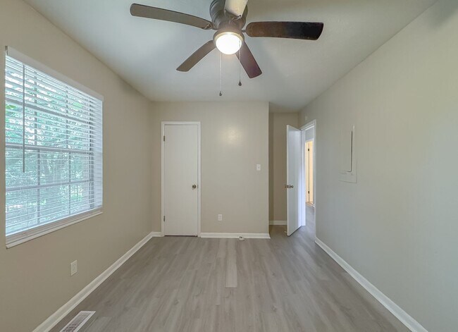 Building Photo - 1726 Hartsfield Rd