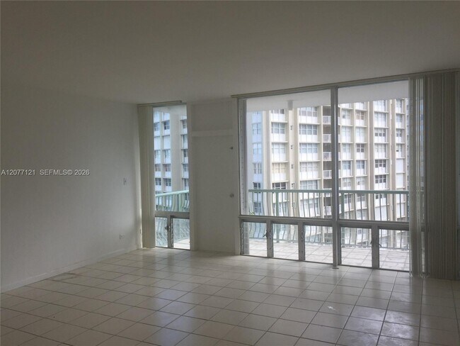 Building Photo - 1408 Brickell Bay Dr
