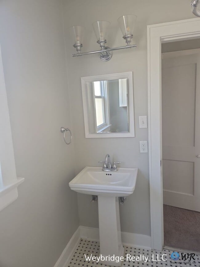 Building Photo - 2218 Drex Ave