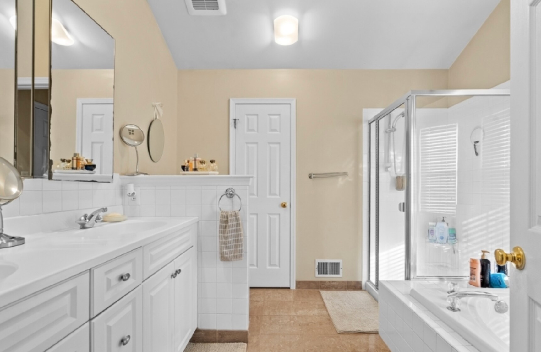 Building Photo - 14 Minuteman Ct