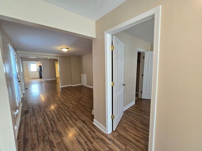 Building Photo - Charming 3 Bedrooms, 2 Full Bathroom Home!...