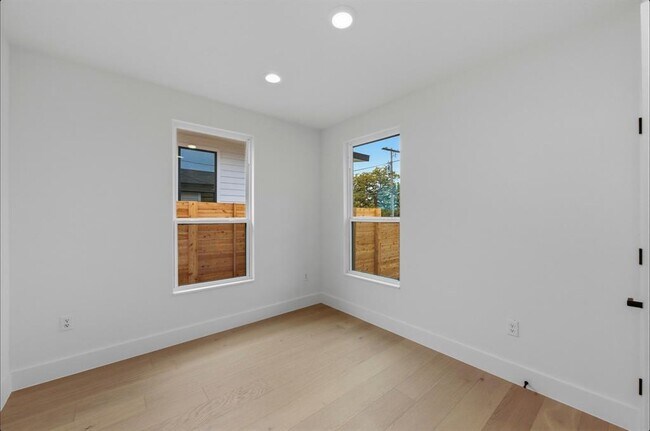 Building Photo - 1199 Coleto St