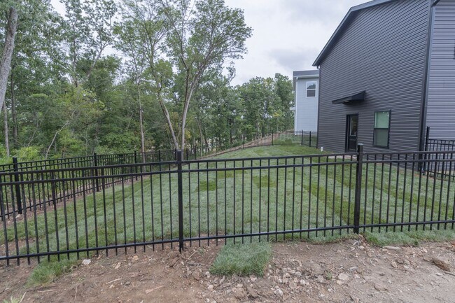 Building Photo - 2832 Emery Dr