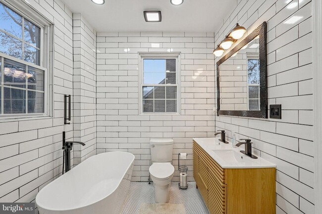 Building Photo - 3422 Pennsylvania Ave. SE