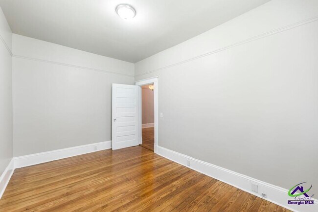 Building Photo - 1147 Burton Ave