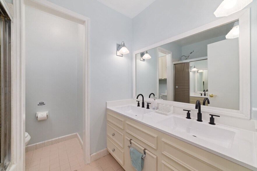 Building Photo - 17403 Mossforest Dr