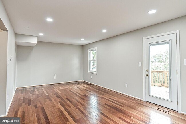 Building Photo - 5572 Kendrick Ln