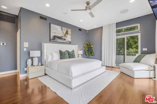 Building Photo - 8507 Franklin Ave