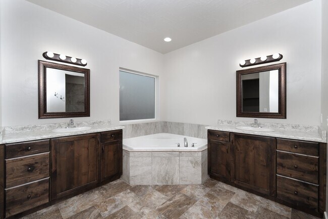 Building Photo - Comfort & Style: Spacious 3-Bed, PLUS LARGE OFFICE, 2-Bath Retreat in DESERT CANYON"