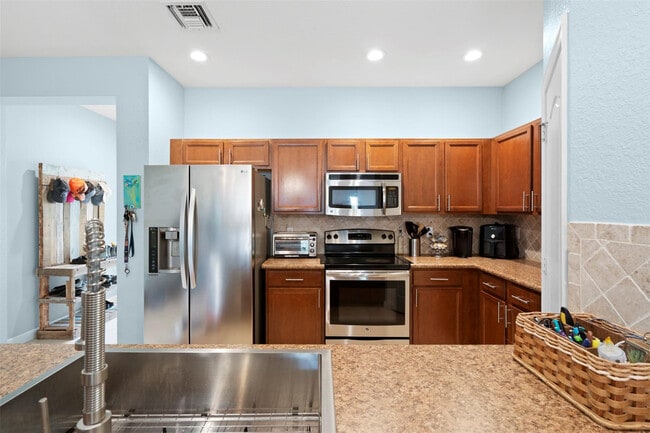 Building Photo - 9467 SW Merlin Ct