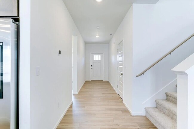 Building Photo - 6130 Crestner Dr SW