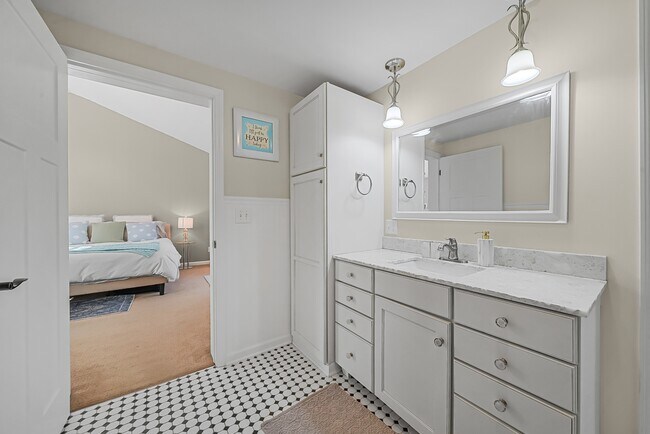 Building Photo - 814 Locust St