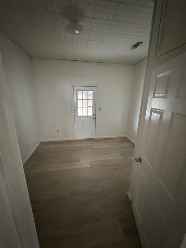 Building Photo - 510 W Bilbo Ave