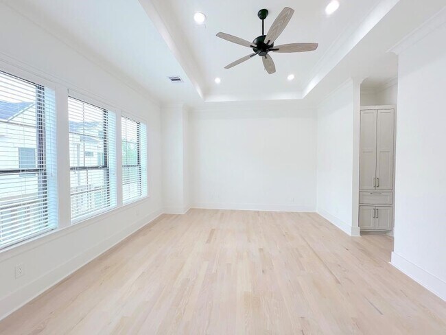 Building Photo - 2122 Blalock Rd