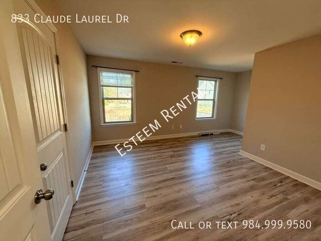 Building Photo - 833 Claude Laurel Dr