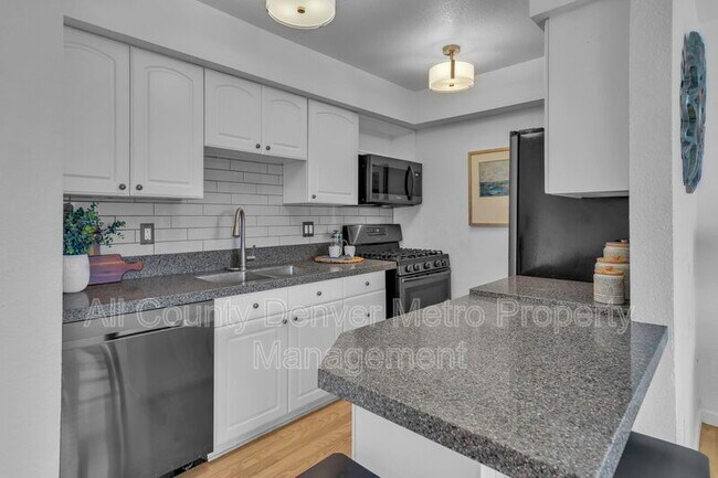 Building Photo - 2808 Eaton St