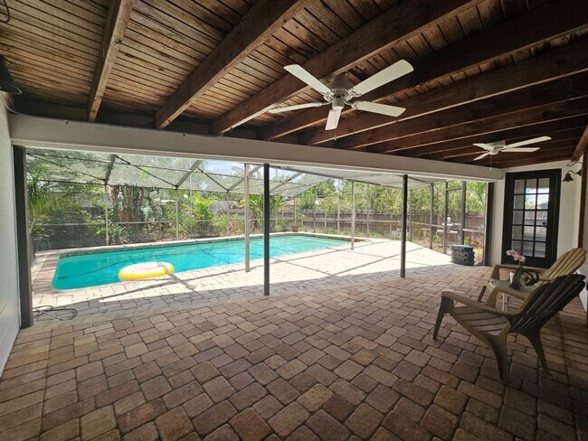 Building Photo - Beautiful 3/2 Pool Home