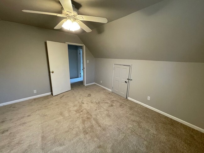 Building Photo - 4 Bedroom House with Fenced in Yard!