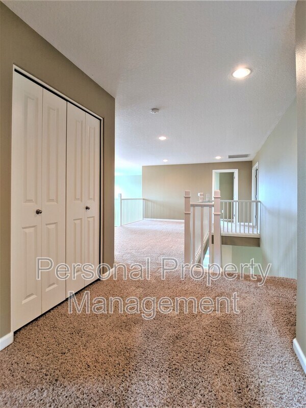 Building Photo - 10405 NE 98th Ave