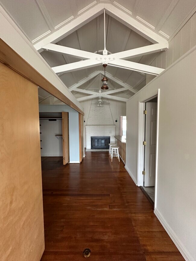 Building Photo - 852 Beach Rd