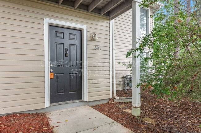 Building Photo - 1305 Augusta Dr