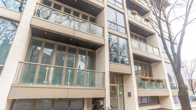 Building Photo - 1947 W Diversey Pkwy