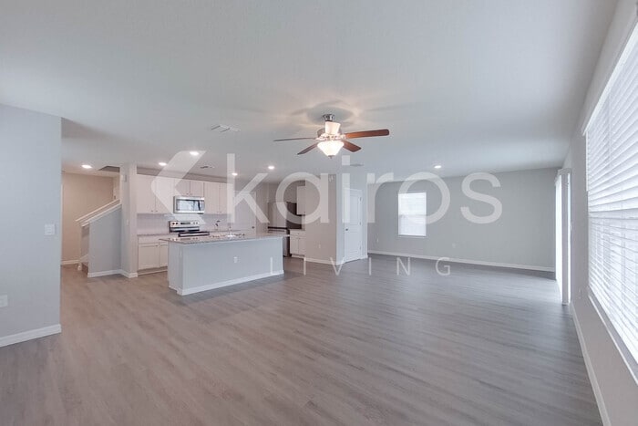 Building Photo - 8694 SW 43rd Ter