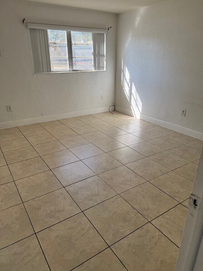 Building Photo - 3901 SW 112th Ave