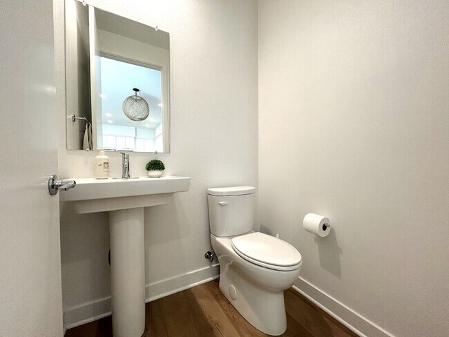 Building Photo - 10917 1/2 Otsego St