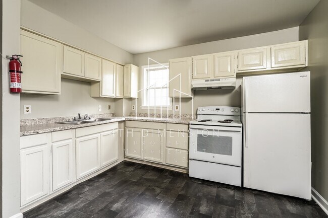 Building Photo - Charming 4-Bedroom Rental with Hardwood Fl...