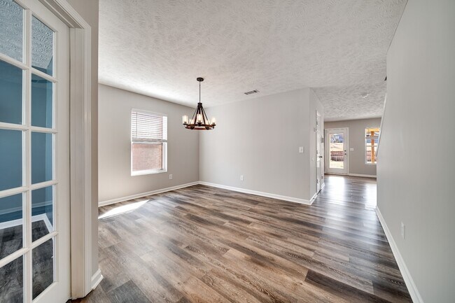 Building Photo - 1005 Gannett Rd