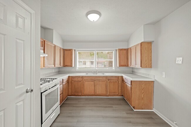 Building Photo - 2253 Collier St