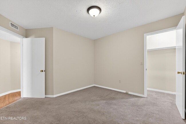 Building Photo - 1426 Mountain Ranch Rd