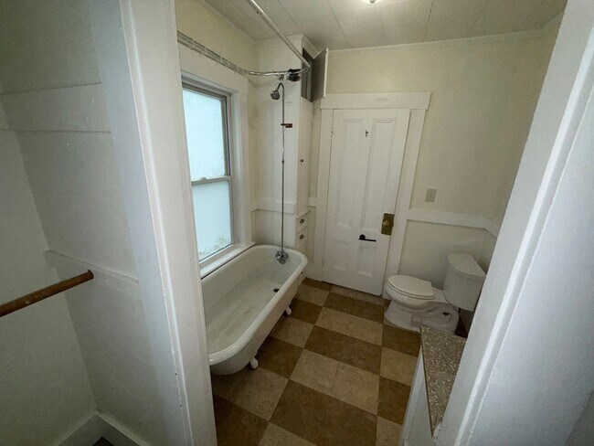 Building Photo - 36 2nd St