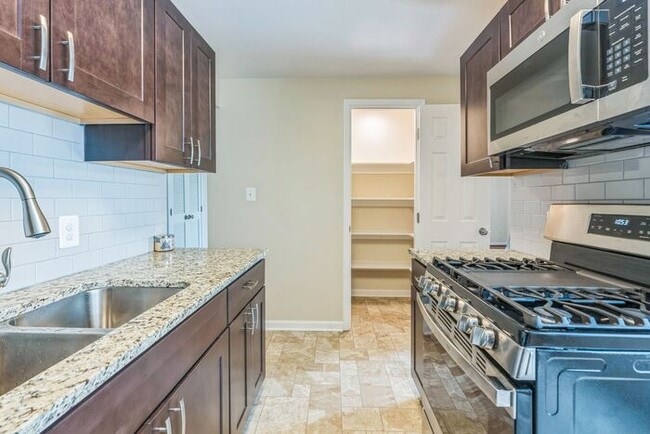 Building Photo - 3309 Huntley Sq Dr