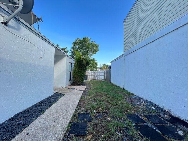 Building Photo - 89 Buxton Ln