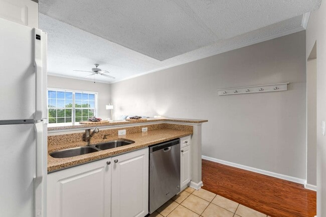 Building Photo - Beautiful One Bed One Bath Green Hills Condo