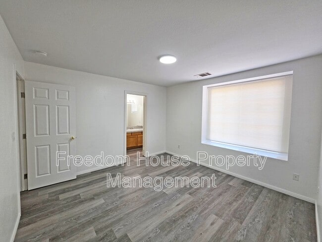 Building Photo - 670 Bourbon St