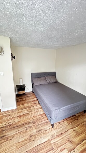 Building Photo - 1104 E Genesee St