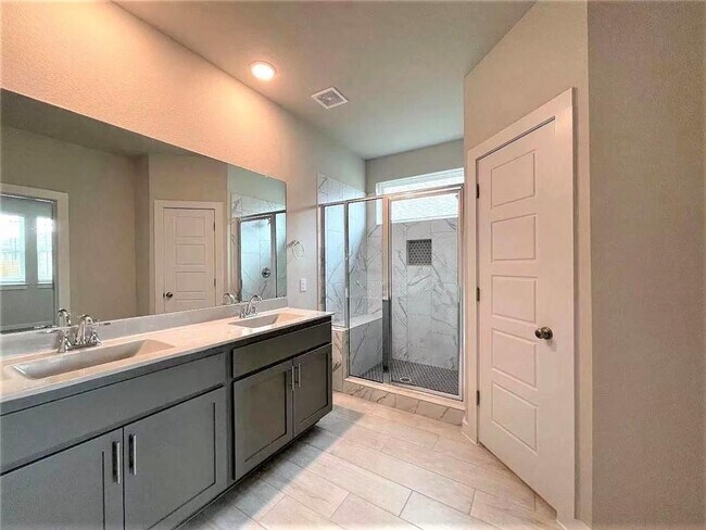 Building Photo - 604 Bridle Creek Dr